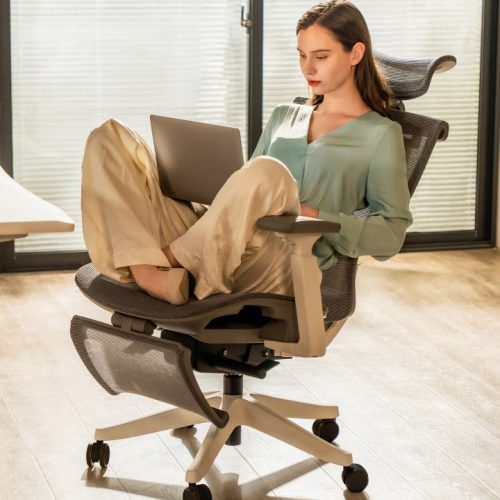 Prémium ergonomikus irodai szék C7, Hálós, Mandula bézs– adaptív deréktámasz, állítható fejtámla és kartámasz, hosszú távú ülőmunkához